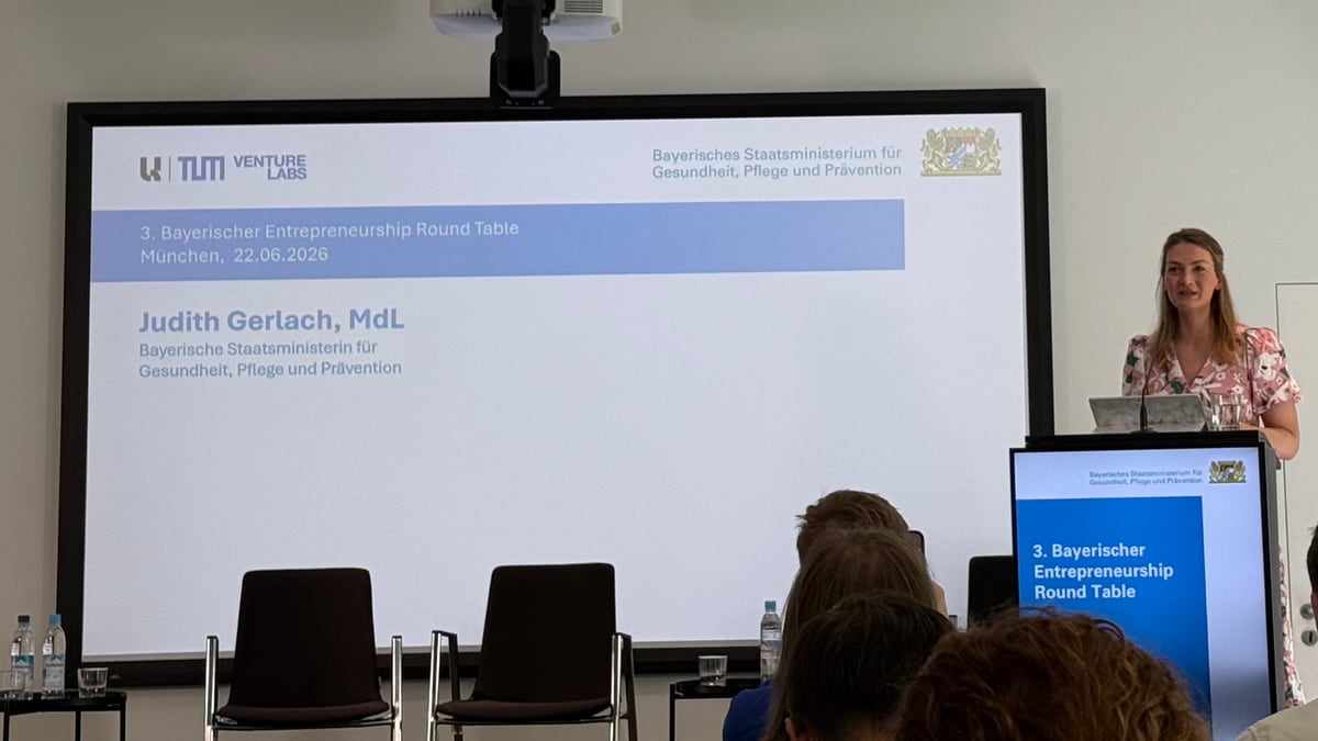 Staatsministerin Judith Gerlach beim 3. Bayerischen Entrepreneurship Roundtable in München